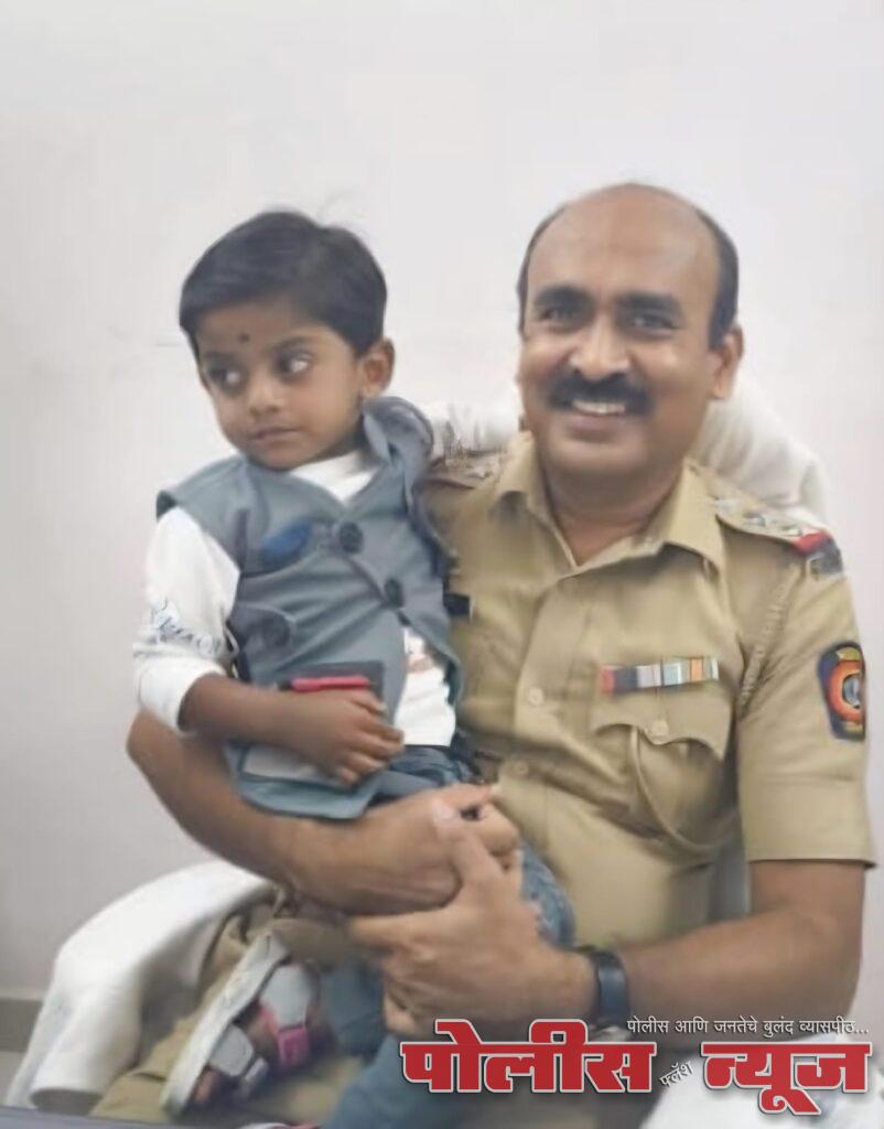 3 वर्षीय बालकाच्या अपहरणाचा उलघडा.. अपहरण करणारा आरोपी अटक. बालक सुखरूप पालकांच्या ताब्यात. 3 वर्षीय बालकाच्या अपहरणाचा उलघडा.. अपहरण करणारा आरोपी अटक. बालक सुखरूप पालकांच्या ताब्यात.