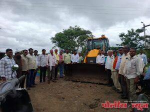 सौ वर्षा केंद्रे यांच्या कर्तव्य दक्षतेमूळे प्रलंबित असलेले अनेक रस्ते खुले झाले.