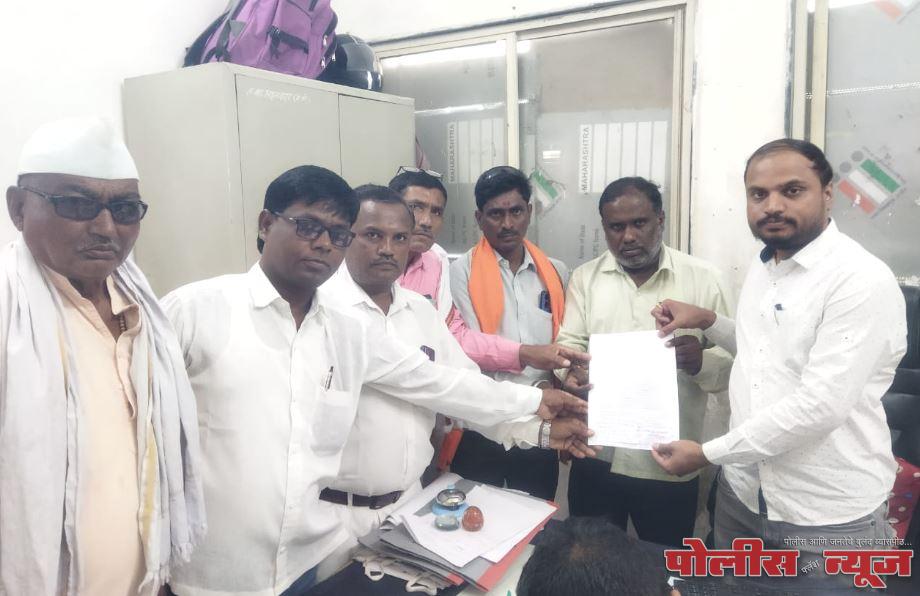 अहमदपूर तहसील कार्यालयासमोर शेतकऱ्यांचा अमरण उपोषणाचा इशारा