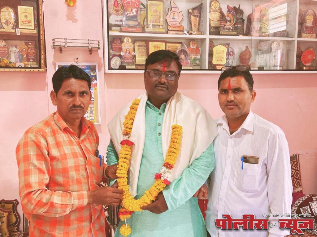 डॉ. ज्ञानेश्वर हंडरगुळीकर यांचा शिक्षक साहित्य संघाकडून सत्कार