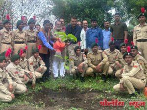 महाराष्ट्र उदयगिरी महाविद्यालयात कृषिदिनानिमित्त वृक्षारोपण कार्यक्रम संपन्न