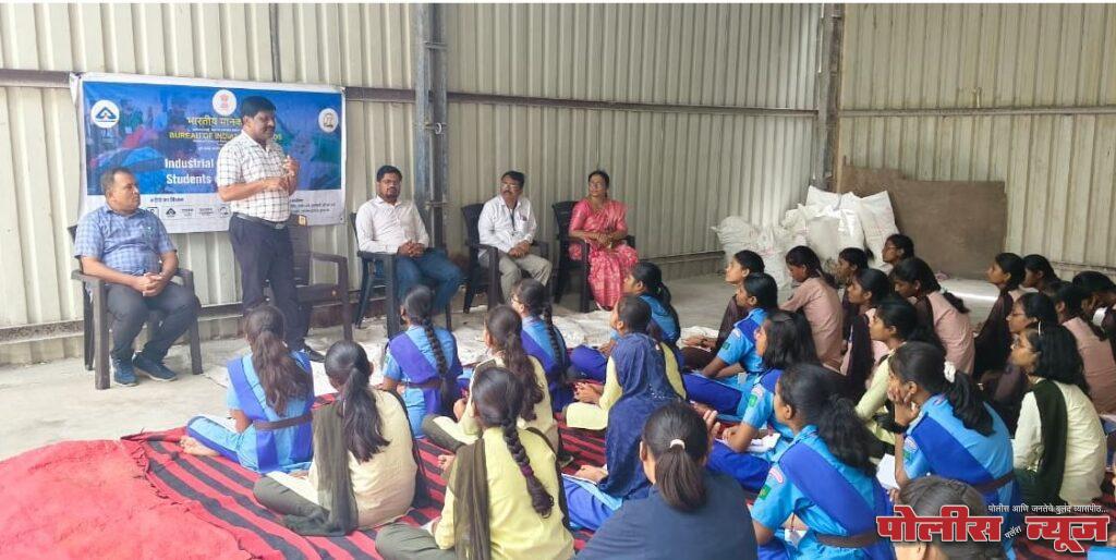 बीआयएस स्टॅंडर्ड क्लब यशवंत विद्यालयाच्या विद्यार्थ्यांने केला सुरज ऍग्रो पाईप्स कंपनीचा अभ्यास दौरा