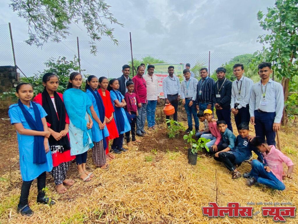 कृषि दूतामार्फत करडखेल येथे कृषि दिन उत्साहात साजरा.