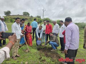 गुरुपौर्णिमा निमित्त सोमनाथपूर येथे वृक्षारोपण संपन्न