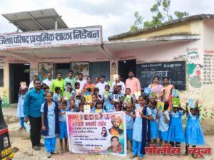 आ.संजय बनसोडे यांच्या वाढदिवसानिमित्त निडेबन शाळा, अंगणवाडी, शेल्लाळ शाळेत १००० शालेय साहित्याचे वाटप