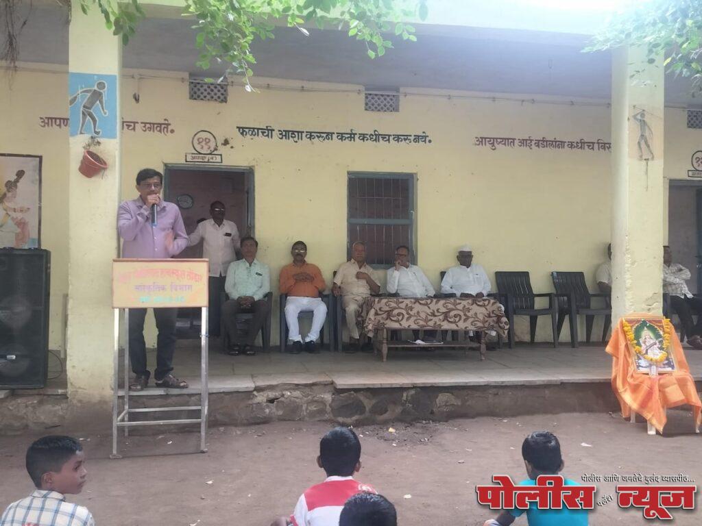 नेहरू मेमोरियल हायस्कूल तोंडार या शाळेत विद्यार्थी संसद मंत्रिमंडळाचे उद्घाटन