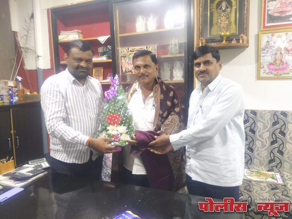 दिलीप पाटील धोंडीहिप्परगेकर यांचा सत्कार संपन्न दिलीप पाटील धोंडीहिप्परगेकर यांचा सत्कार संपन्न