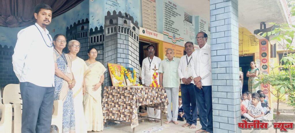 शास्त्री प्राथमिक शाळेत हर घर तिरंगा उपक्रमांतर्गत ध्वजारोहण व क्रांती सप्ताहाचे पाचवे पुष्प संपन्न.