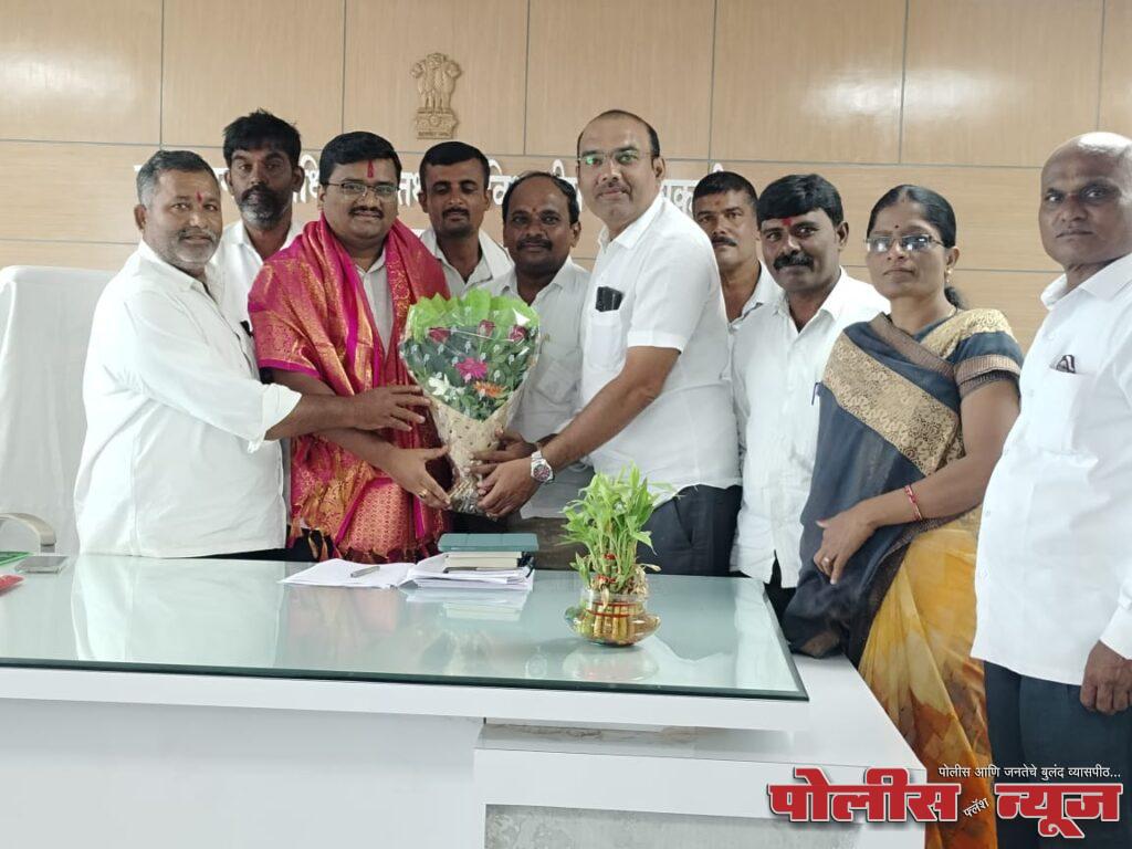 उपविभागीय अधिकारी सुशांत शिंदे यांनचा सत्कार