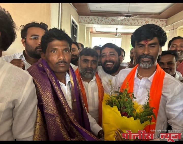 मनोज जरांगे पाटील यांच्या हस्ते सामना प्रतिनिधी वसंत पवार यांचा सत्कार