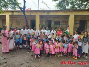 ​मरशिवणी येथे स्वातंत्र्य दिन व अण्णा भाऊ साठे जयंतीनिमित्त वह्या वाटप व वृक्षारोपण