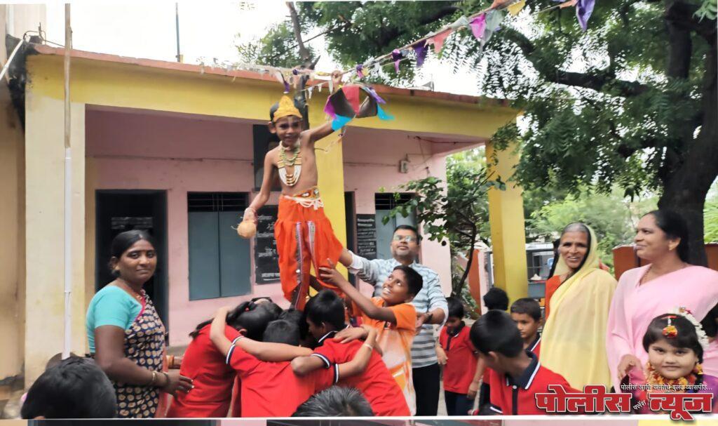 तिवटग्याळ जिल्हा परिषद प्राथमिक शाळेच्या वतीने श्रीकृष्ण जन्माष्टमी दहीहंडीचा उत्सव संपन्न