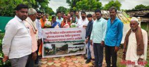 नळगीर सर्कलच्या वतीने बोरगाव धडकनाळ येथे जीवनावश्यक वस्तू वाटप