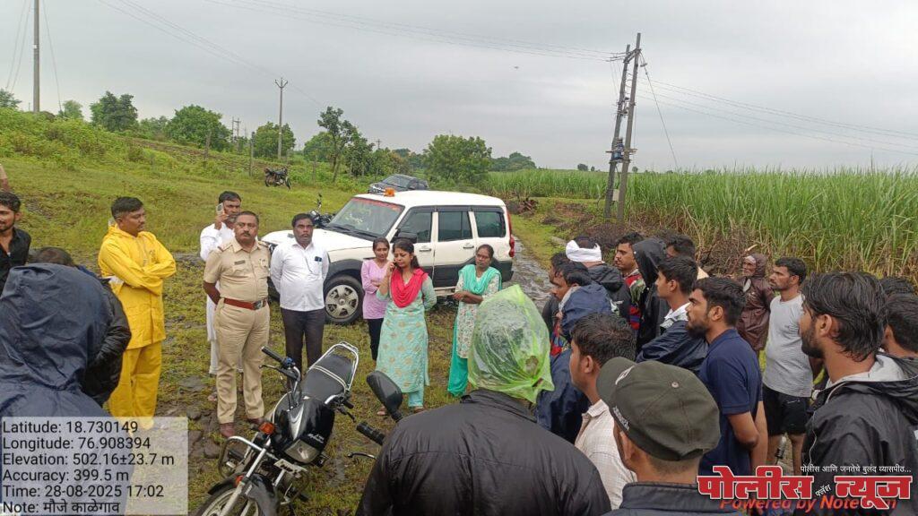 अहमदपूर मधील काळेगाव तलावात अडकलेल्या व्यक्तीची सुटका