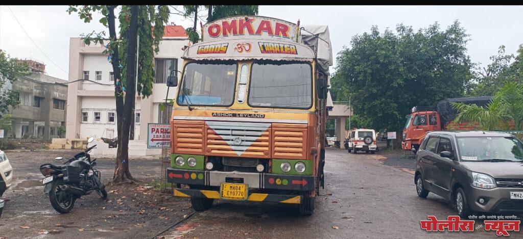 अहमदपूर पोलीस डीबी पथकाची उत्कृष्ट कामगिरीकाळ्या बाजारात जाणारा तांदुळाचा ट्रक पकडला, नमुना तपासणीसाठी पाठवला