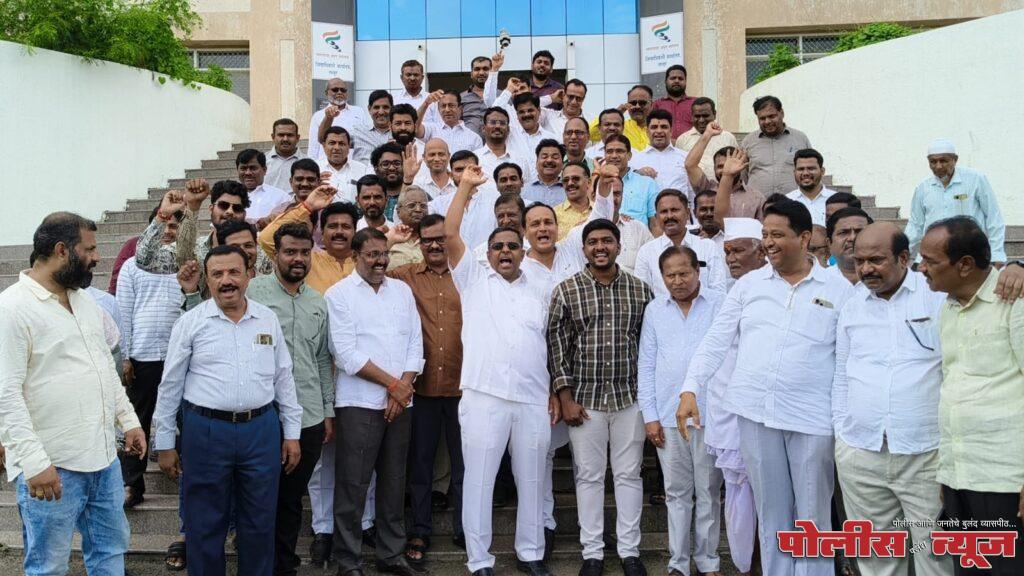 मागील दोन वर्षापासून प्रलंबित असलेली कंत्राटदाराची देयके अदा करा मागील दोन वर्षापासून प्रलंबित असलेली कंत्राटदाराची देयके अदा करा