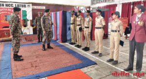 ब्रिगेडियर ए जी बरबरे यांच्या हस्ते वैभवी शेंडगे व सुशांत जाधव यांचा गौरव