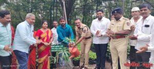जिल्हा पोलिस अधीक्षकांच्या हस्ते निसर्गरम्य हत्तीबेटावर वृक्षारोपणनिसर्गरम्य स्थळाला मिळाले नवचैतन्य