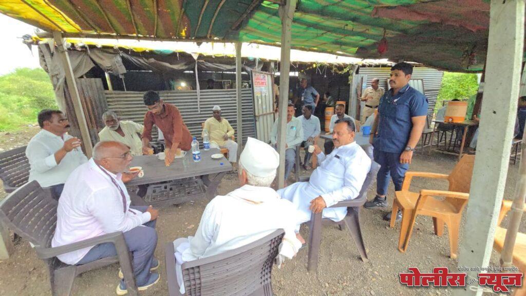 सहकार मंत्री बाबासाहेब पाटील यांनी घेतली 'आपल्या माणसांसोबत' चहाची बैठक; म्हणाले, 'मी आजही मतदारसंघातली नाळ तुटू देणार नाही'