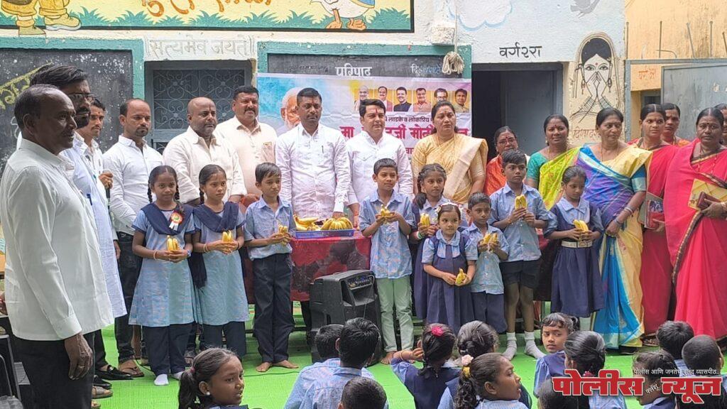पंतप्रधानांच्या वाढदिवसानिमित्त जी.प.प्रा.शाळेत फळवाटप कार्यक्रम उत्साहात