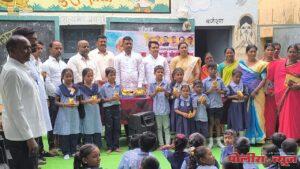 पंतप्रधानांच्या वाढदिवसानिमित्त जी.प.प्रा.शाळेत फळवाटप कार्यक्रम उत्साहात