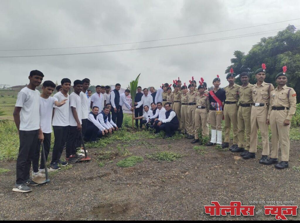 छत्रपती शिवाजीराजे महाविद्यालयात वृक्षारोपन कार्यक्रम संपन्न