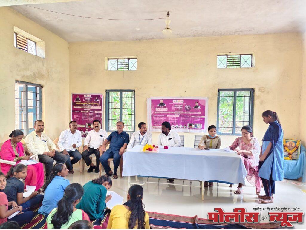 ​'स्वस्थ नारी सशक्त परिवार' अभियानांतर्गत अंधोरी येथे महिला आरोग्य तपासणी शिबिर​ अहमदपूर ( गोविंद काळे) - दिनांक १९ सप्टेंबर २०२५ रोजी प्राथमिक आरोग्य केंद्र, अंधोरी येथे "स्वस्थ नारी सशक्त परिवार अभियान" अंतर्गत महिलांसाठी मोफत आरोग्य तपासणी शिबिर उत्साहात पार पडले. या शिबिरामध्ये महिला व शालेय विद्यार्थिनींच्या आरोग्याची तपासणी करण्यात आली.