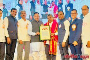 अहमदपूरमध्ये शिक्षकांचा सन्मान सोहळा; शिक्षकांनी आत्मसमर्पण करावे - दत्तात्रय वारे गुरुजी