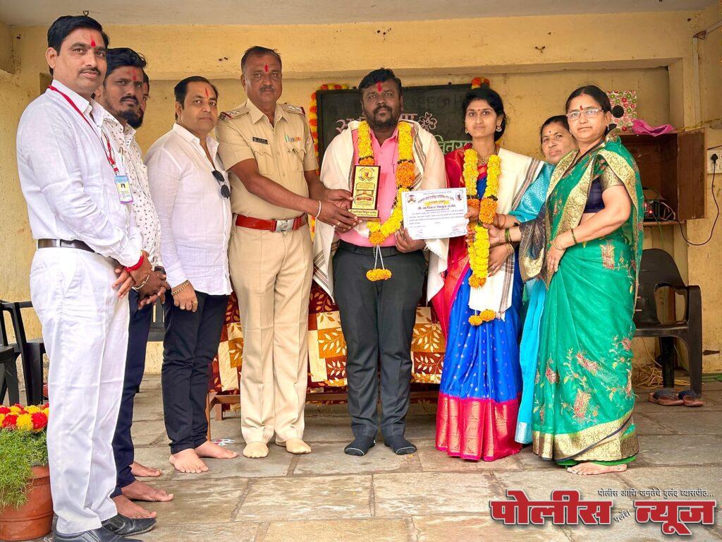 अक्षरभूषण पुरस्काराने मिथुन वाडीकर यांना सन्मानित करण्यात आले