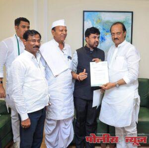 पूरग्रस्तांसाठी माजी मंत्री आ.संजय बनसोडे यांचा पाच लाखांचा निधी