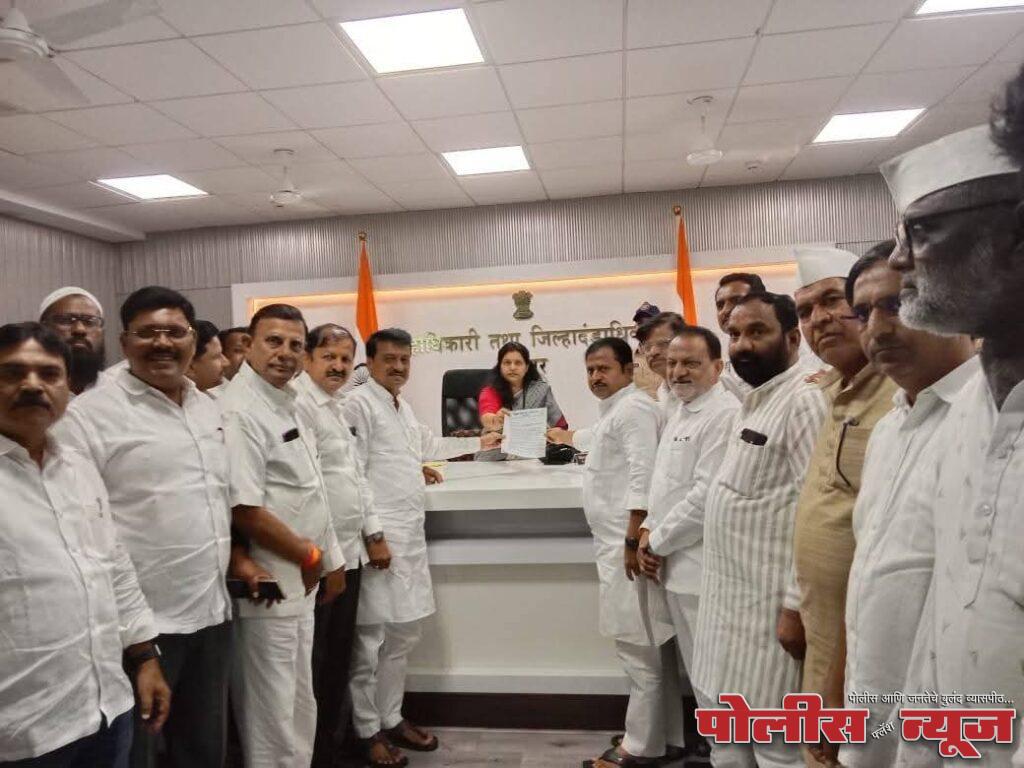 शेतकऱ्यांची 'संपूर्णकर्जमाफी' व 'ओलादुष्काळ' जाहीर करून शेतकऱ्याला हेक्टरी50हजार_रुपये मदत द्या - रा. काँ. शरदचंद्र पवार पक्षाचे निवेदन