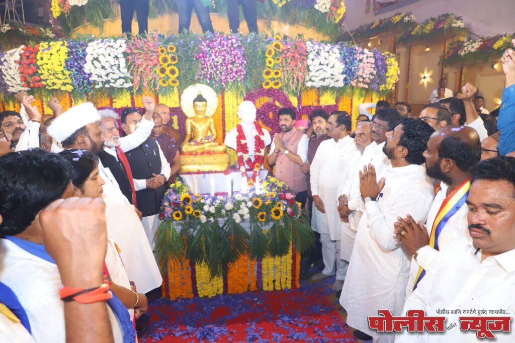 भारतरत्न प.पु. डाॅ.बाबासाहेब आंबेडकर यांच्या पूर्णाकृती पुतळ्याचे ना. पाटील व ना. नाईक यांच्या हस्ते अनावरण