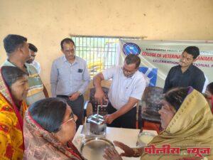 नेकनाळ येथे पशुवैद्यकीय महाविद्यालय, उदगीर मार्फत प्रात्यक्षिक व मार्गदर्शन कार्यक्रम संपन्न