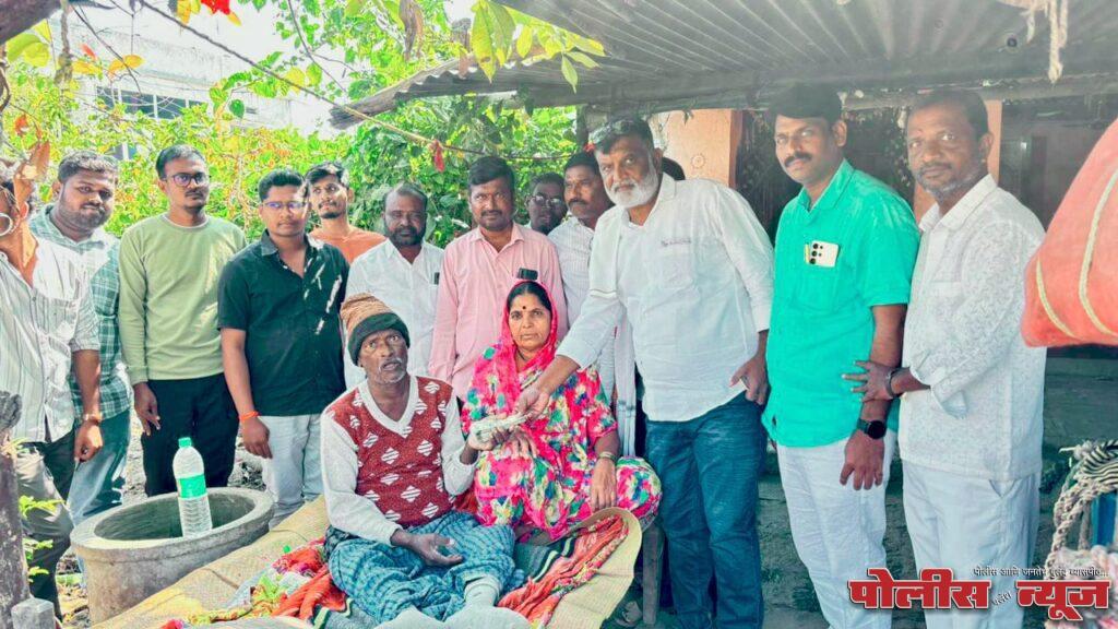 वाढवणा पाटी व्हाट्सअप ग्रुपच उपक्रम, संकटात सापडलेल्या व्यक्तीला तातडीने आर्थिक मदत