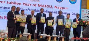 माफसू निर्मित ‘महाराष्ट्राचे पशुवैभव’ व ‘माफसू यशोगाथा’ पुस्तकांचे उदगीर मध्ये भव्य प्रकाशन