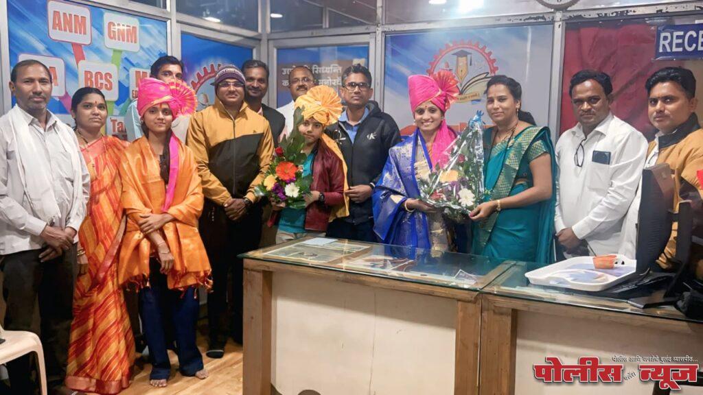 रंगकर्मी साहित्य कला प्रतिष्ठांच्या वतीने नीता मोरे यांचा सत्कार