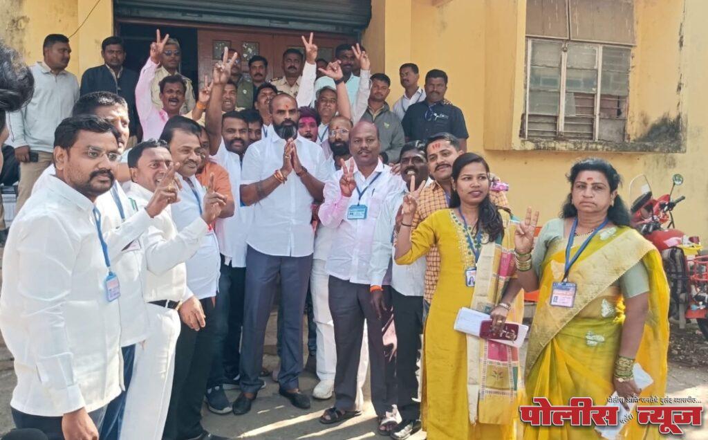 अहमदपूर नगरपालिकेत 'गड आला, पण सिंह गेला'; सहकार मंत्री बाबासाहेब पाटील यांच्या गटाचे १६ नगरसेवक विजयी, मात्र नगराध्यक्षपदी भाजपचे स्वप्नील व्हत्ते