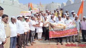 मराठी शाळांच्या* *संरक्षणासाठी शिवसंग्राम संघटनेतर्फे आ. शरणू सलगर यांचा जाहीर निषेध