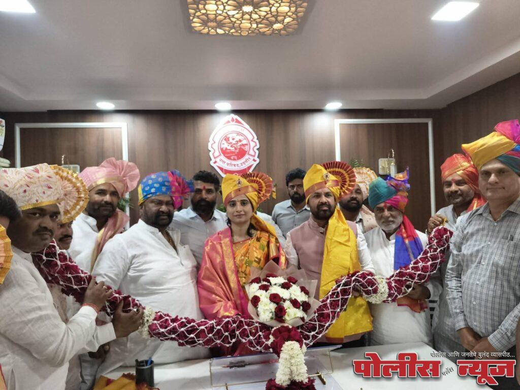 आ.संजय बनसोडे यांच्या उपस्थितीत नगराध्यक्षा सौ.स्वाती हुडे यांनी पदभार स्विकारला