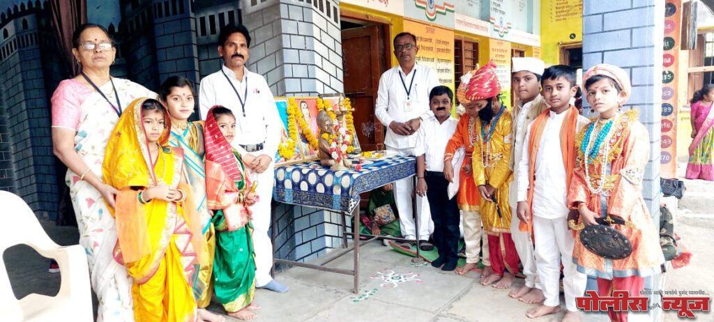 शास्त्री प्राथमिक शाळेत राजमाता जिजाऊ व स्वामी विवेकानंद यांची जयंती साजरी.