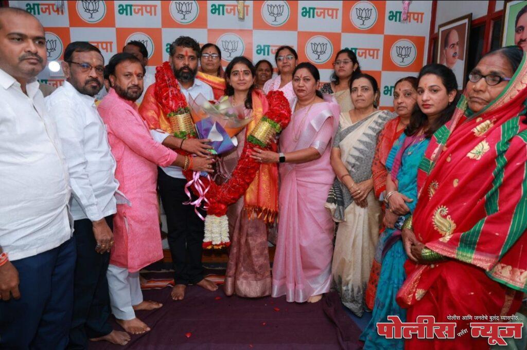 मनोजदादा पुदाले मित्रमंडळाच्या वतीने नवनिर्वाचित नगराध्यक्ष व नगरसेवकांचा सत्कार