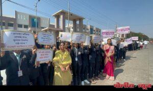 मातृभूमीच्या वतीने रस्ते सुरक्षा जनजागृती,विद्यार्थ्यांनी साखळी करत केली जागृती