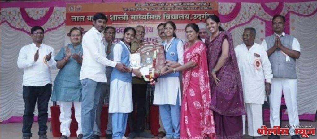 विभागीय वादविवाद स्पर्धेत गोदावरी देवी लाहोटी कन्या विद्यालयाचा संघ विजेता
