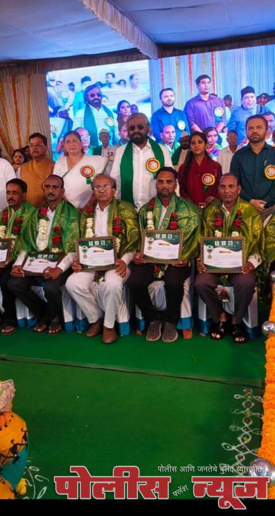 लव्हु वाडीकर यांच्यासह पाच शेतकरी जिल्हास्तरीय उत्कृष्ट शेतकरी पुरस्काराने सन्मानित