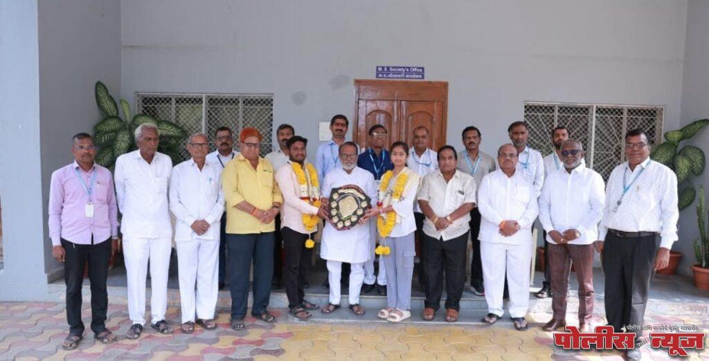 राज्यस्तरीय वादविवाद स्पर्धेत उदयगिरीचा संघ प्रथम